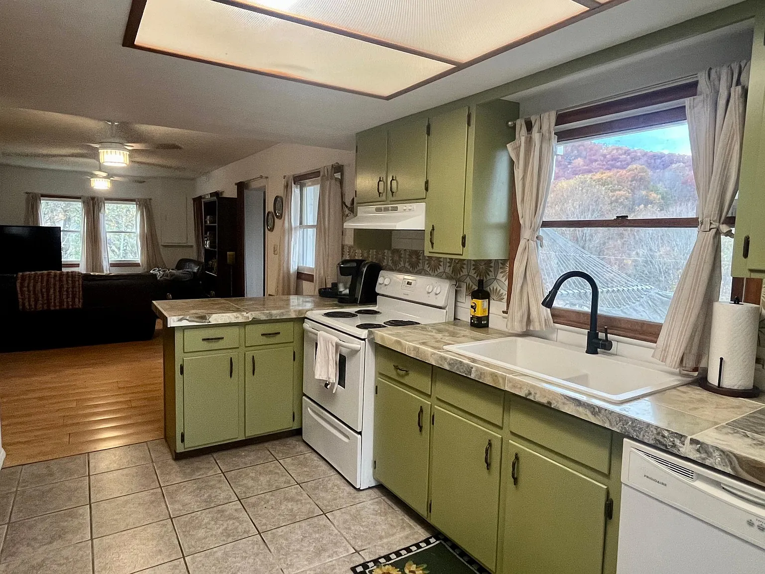 26 Canary Rdg — Photo 3
