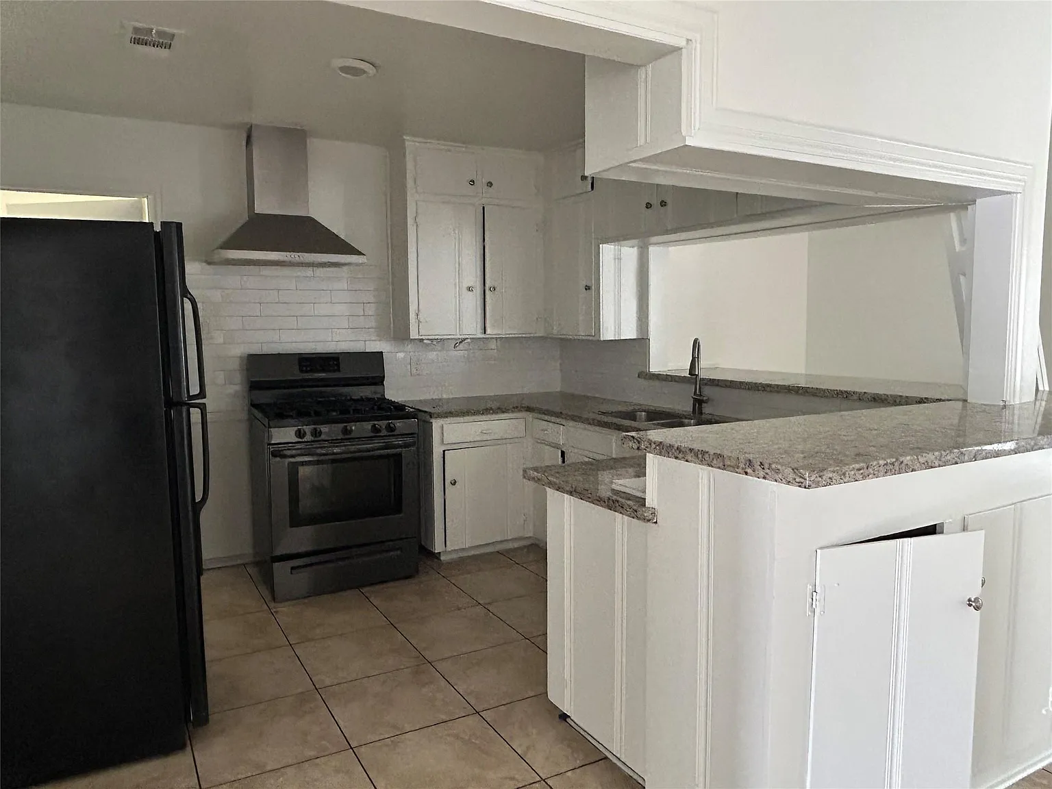 4 bed, 2.0 bath, 1742 sqft, $1,850 — Photo 2