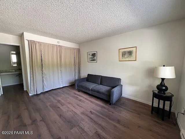 1 bed, 1.0 bath, 2592 sqft, $1,295 — Photo 3