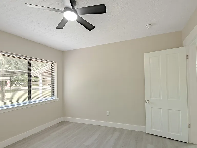 1107 W Dogwood St — Photo 15