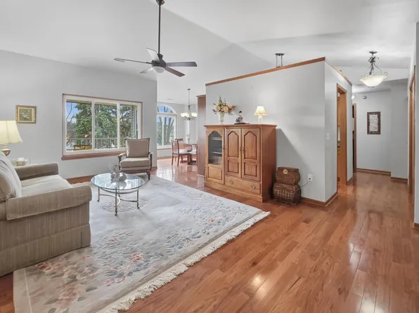 18125 West Wisconsin AVENUE #203, Brookfield, WI 53045