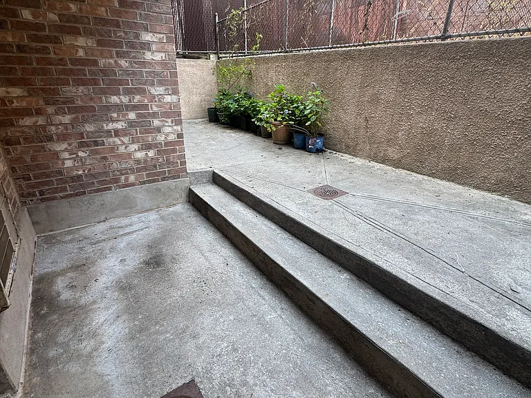 Muliner Ave — Photo 18