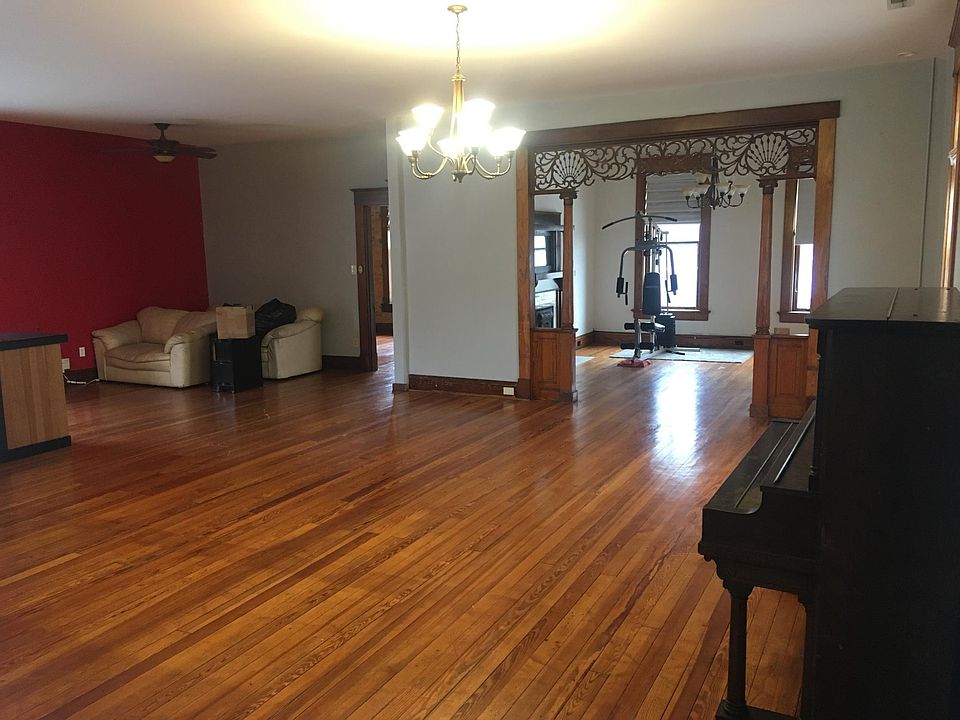 View from entrance - Large Living room (21x21)