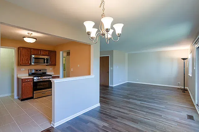 2 bed, 1050 sqft, $2,245 — Photo 4