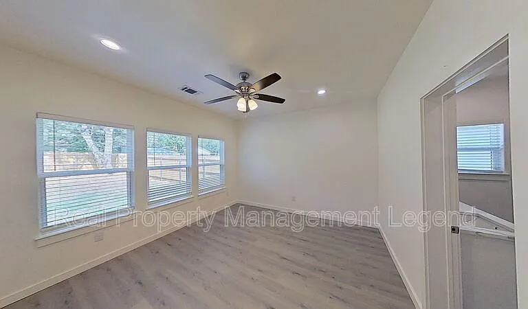1009 Dubois St — Photo 22