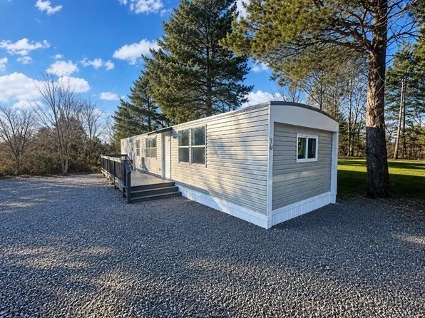 20 Jake Ln, Acushnet, MA 02743