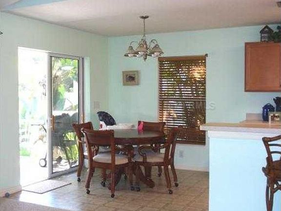 eat-in area w/backyard view