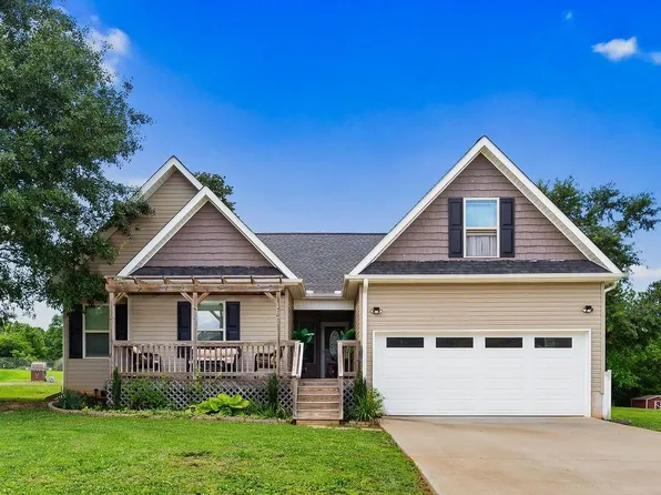 137 White Springs Dr, Spartanburg, SC 29302
