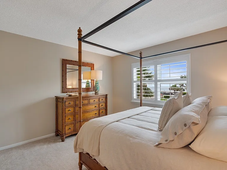 4049 Ocean Dr #204 — Photo 16