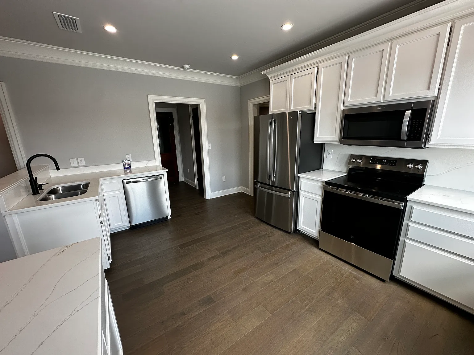 Available Now! 2 Bedroom / 2nd Floor Loft-Style Condo! — Photo 3