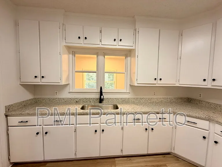 260 8th St #B — Photo 7
