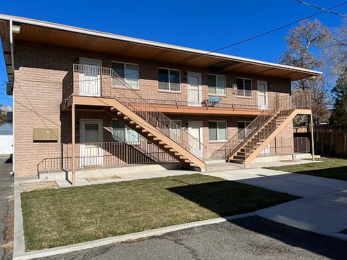 351 Roberts St Photo 1