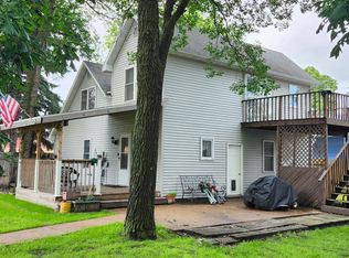 606 10th St, Walhalla, ND 58282