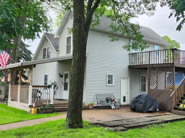 606 10th St, Walhalla, ND 58282