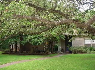 353 Meadowbrook Dr, San Antonio, TX 78232