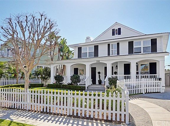 3rd image of 206 Avenue B