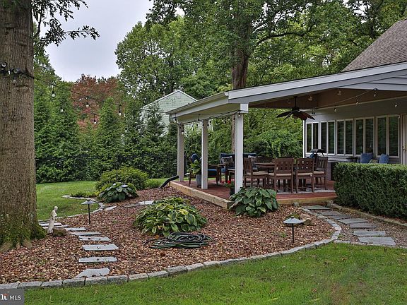 3rd image of 50 Forest Dr