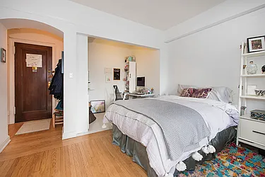 Rented by R New York