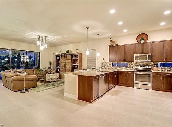 5th image of 2862 Cinnamon Bay Cir