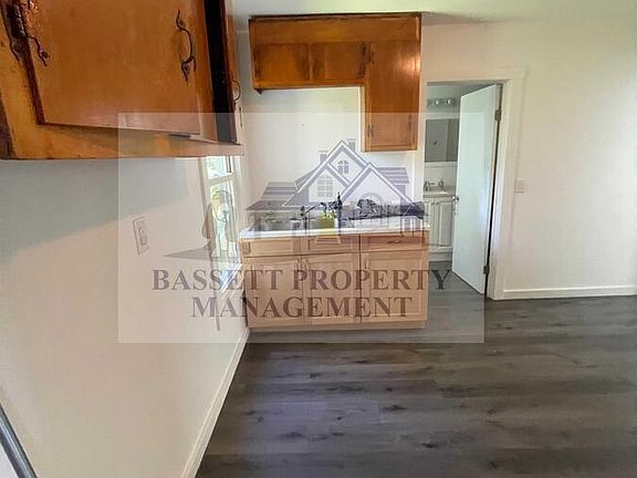 5th image of 109 E Albert St APT 1W