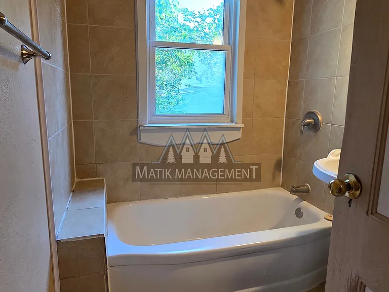 16 9th Ave NE #1 — Photo 34