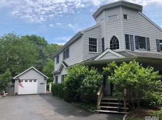 704 Middle Rd, Bayport, NY 11705