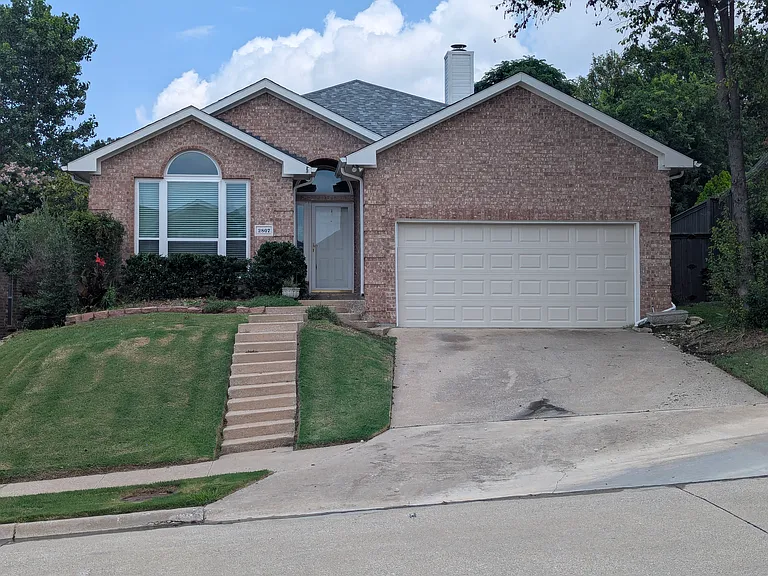 2807 Freedom Cir — Photo 1