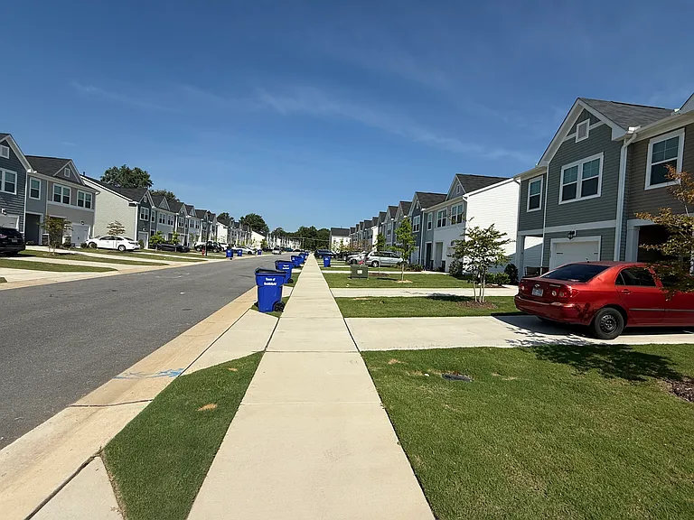 277 Paramount Dr — Photo 27