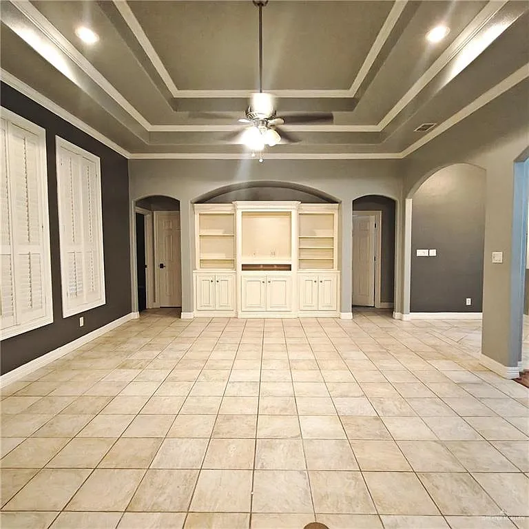 4 bed, 3.0 bath, 2555 sqft, $2,600 — Photo 2
