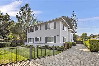 3rd image of 1027 Santa Cruz Ave APT 4