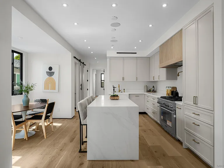 246 Playa Del Norte St — Photo 10