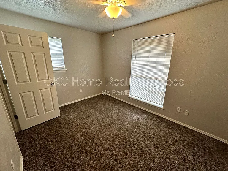 8417 S Villa Ave — Photo 24