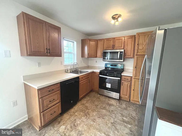 513 Willow Ave — Photo 10