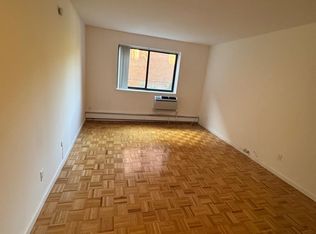 21 Gilchrest Rd, Great Neck, NY 11021