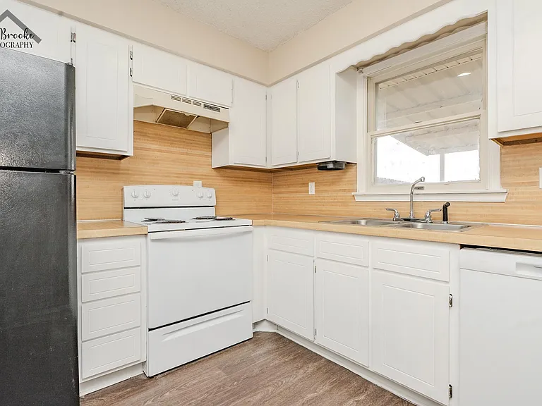 1215 N Pacific Ave — Photo 9