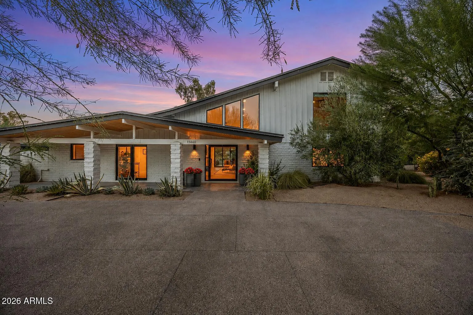 6 bed, 4.5 bath, 3100 sqft, $25,000 — Photo 2