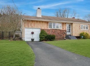 15 Valley Rd, East Patchogue, NY 11772