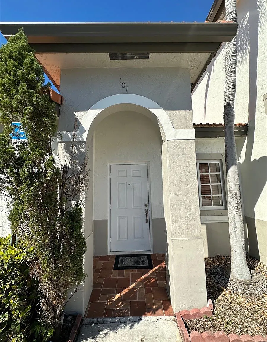 Kendall Greens Condo — Photo 3