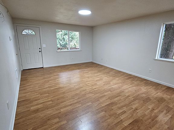 571 E Wood Ln LR_10172025