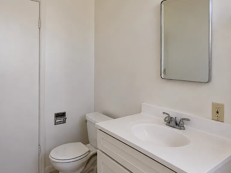 2743 Waverly Dr #4 — Photo 10