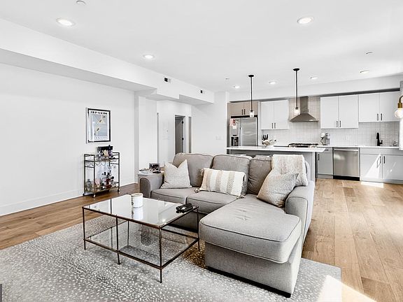 4th image of 1801 Fairmount Ave #303