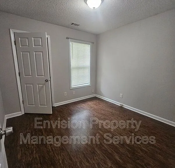 1393 N Hampton Dr — Photo 5
