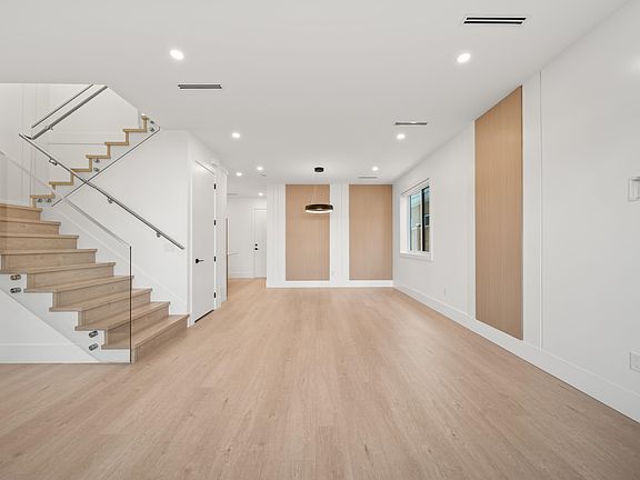 2nd image of 10700 Aragon Rd #2