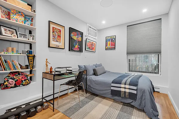 Sold by Bond New York | media 14