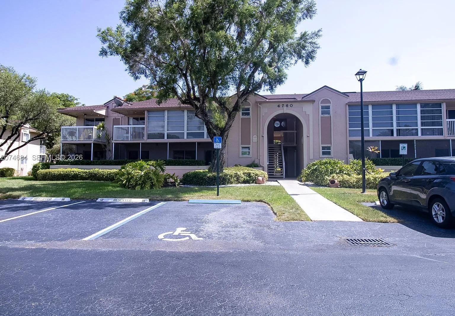 Doral Pk Co Club Villas C — Photo 1