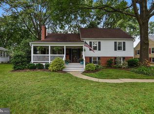 8420 Crown Pl, Alexandria, VA 22308