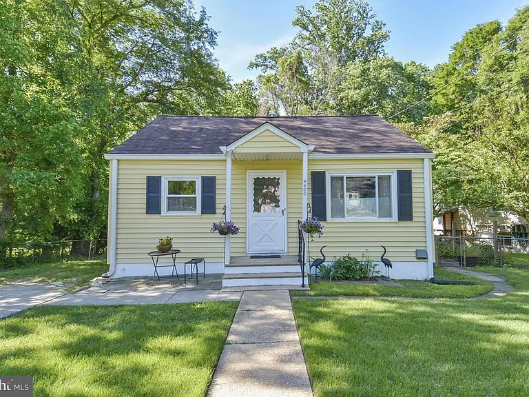 4400 Garrett Park Rd — Photo 1