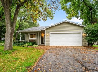 631 Bighorn Dr, Chanhassen, MN 55317