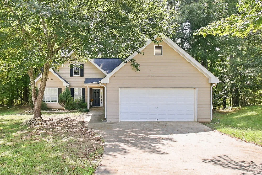 3 bed, 2.0 bath, 1363 sqft, $1,830 — Photo 1