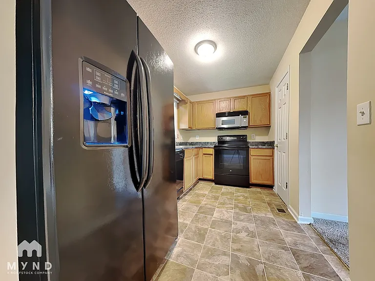 413 River Trace Dr — Photo 2